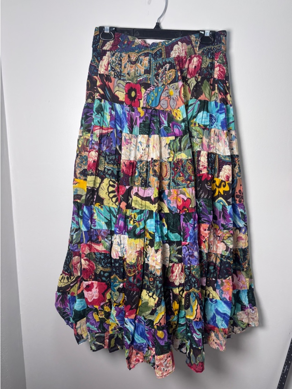 Bila Vintage 90s Floral Print Tiered Maxi Skirt Boho
Vibrant Colors Medium